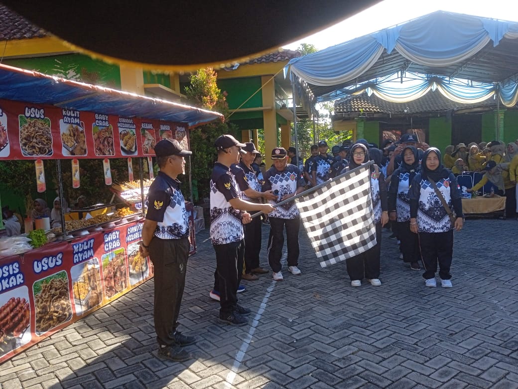 PERINGATAN HARI GURU NASIONAL DAN ULANG TAHUN PGRI KE 80 DI KECAMATAN SUGIHWARAS