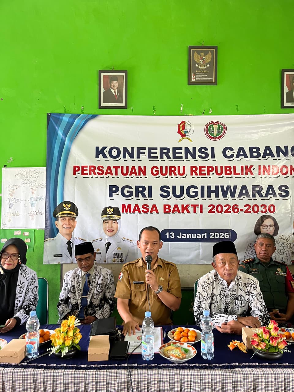 Sekcam Sugihwaras, Sigit Jatmiko. Membuka Konferensi Cabang PGRI Kec Sugihwaras periode 2025–2030.